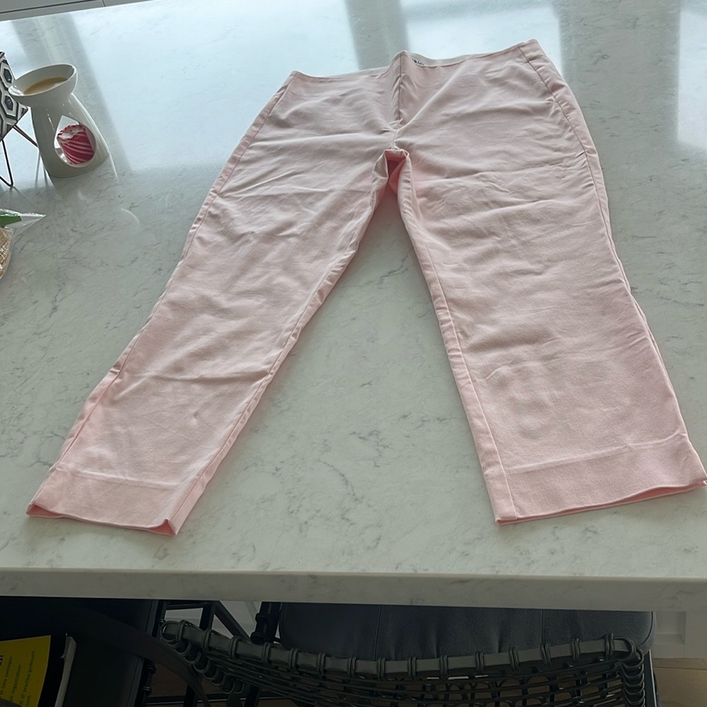 White House Black Market WHBM Pink “crop” Pants size 10